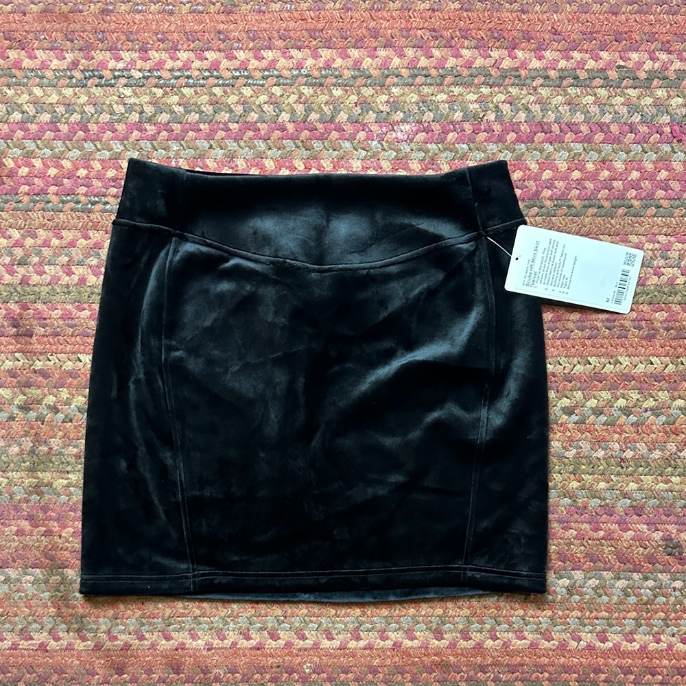 NWT LULULEMON SCUBA HIGH RISE VELVET MINI SKIRT